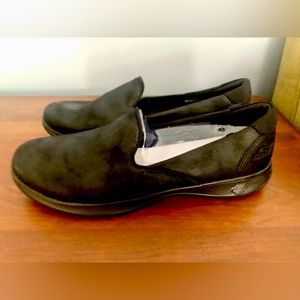 Skechers GoStep light black loafers-New in box